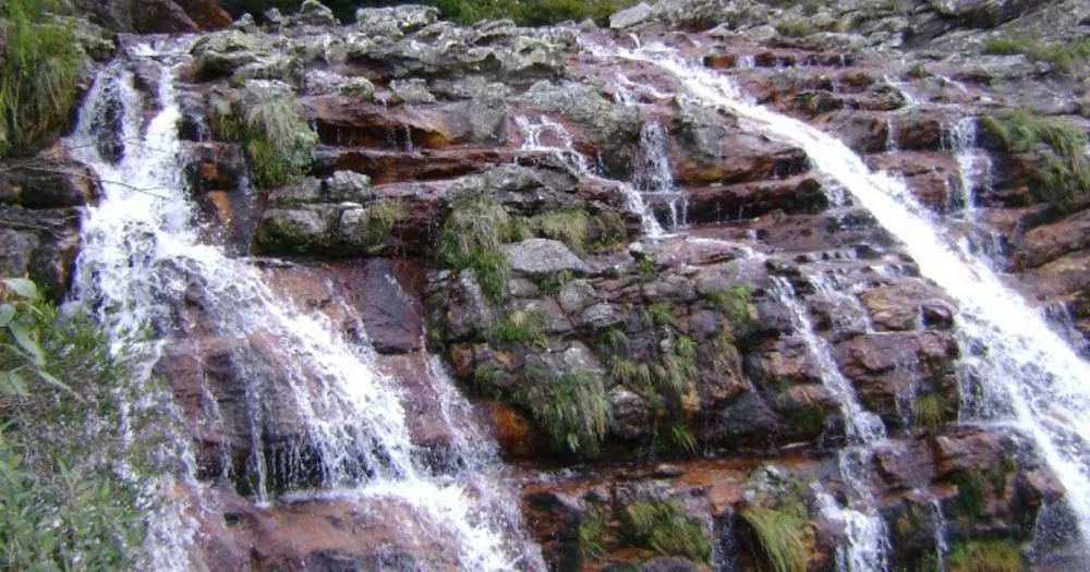 Santuário do Caraça reúne opções de banho para escapar do calor em Minas